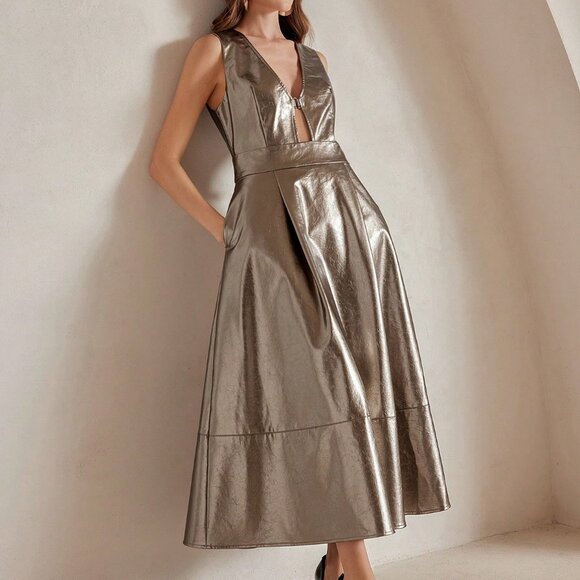 Gold Party Women's Metallic Pockets V-Neck - Picture 4 of 6